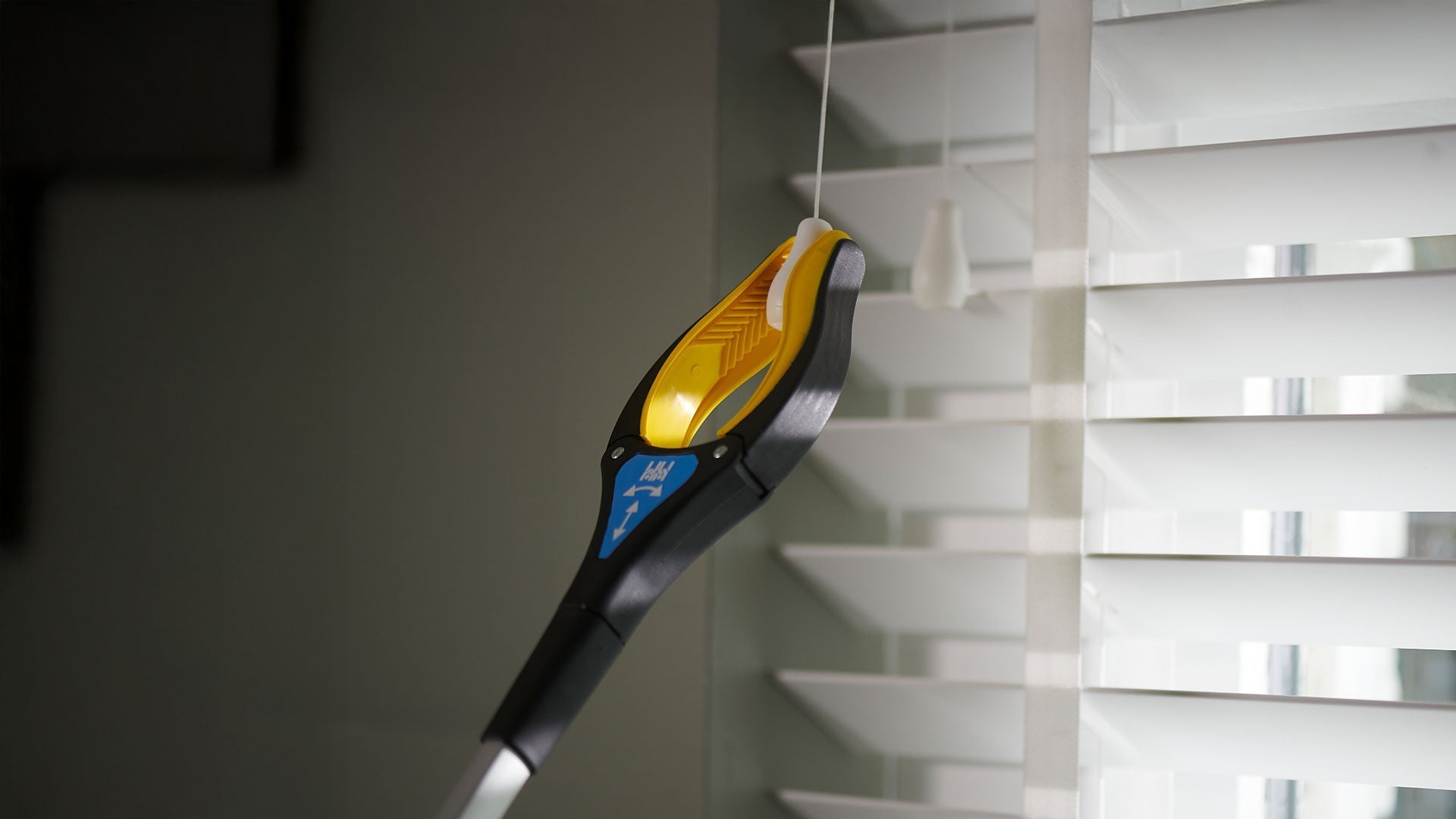 23 ways to use your reacher/grabber around the home