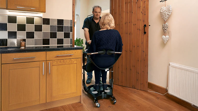 Woman using Helping Hand cricket compact support frame.