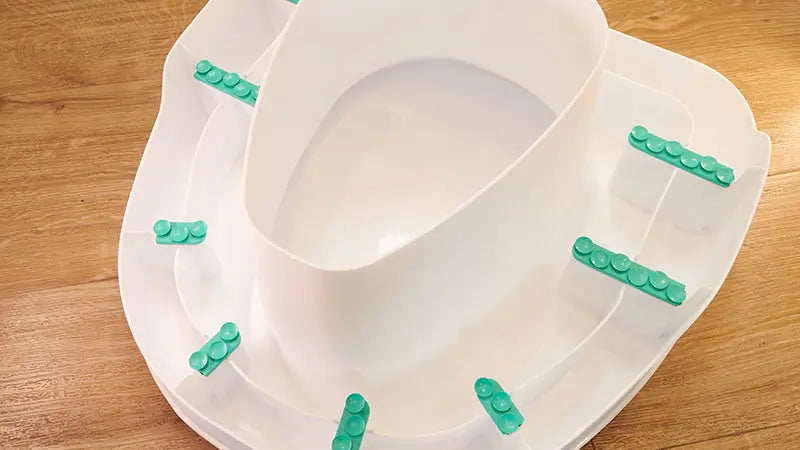 Feature of ezy fit raised toilet seatsuckers.