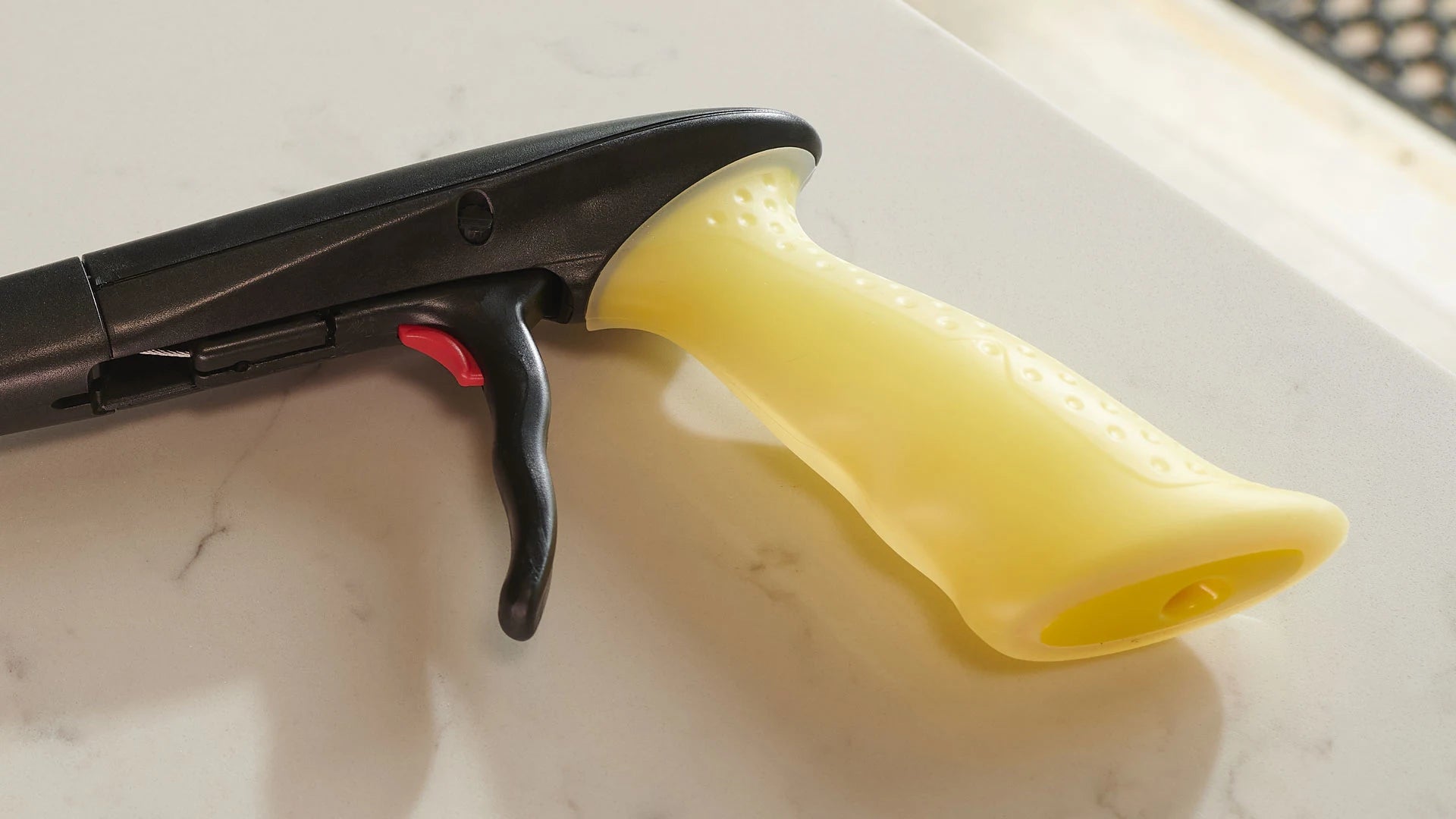A yellow gel handle to the maxi grip