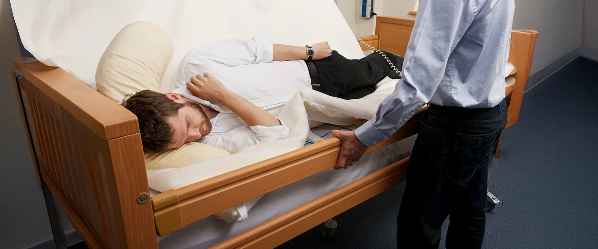 Helping Hand symmslyde bed.