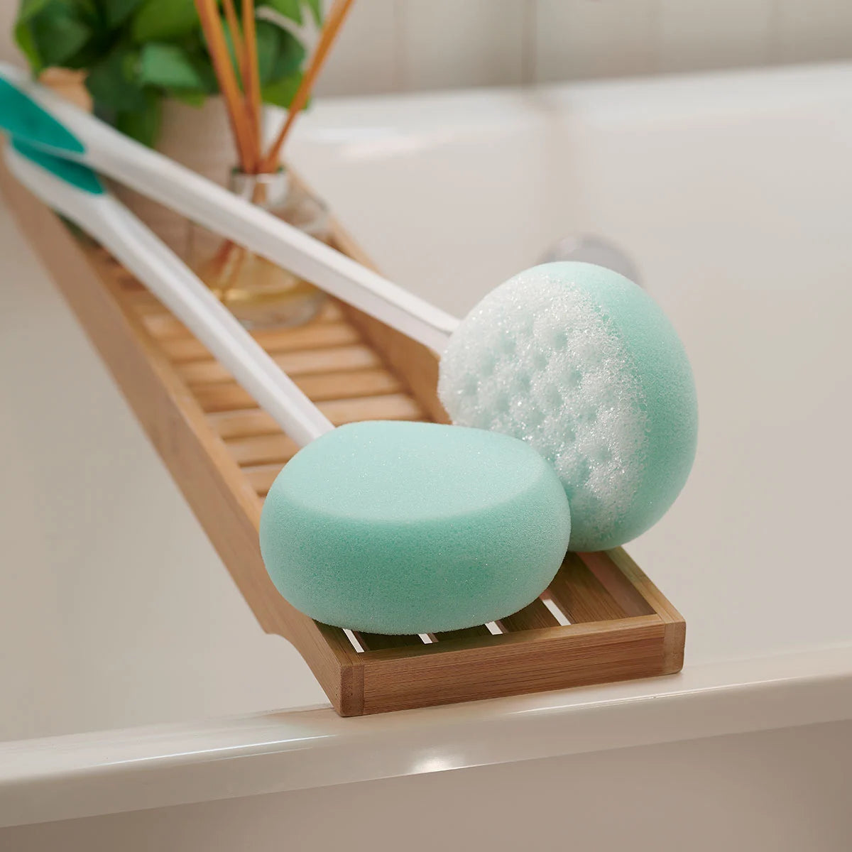 Long Reach Sponger Exfoliator Sponge duo for showers and baths.